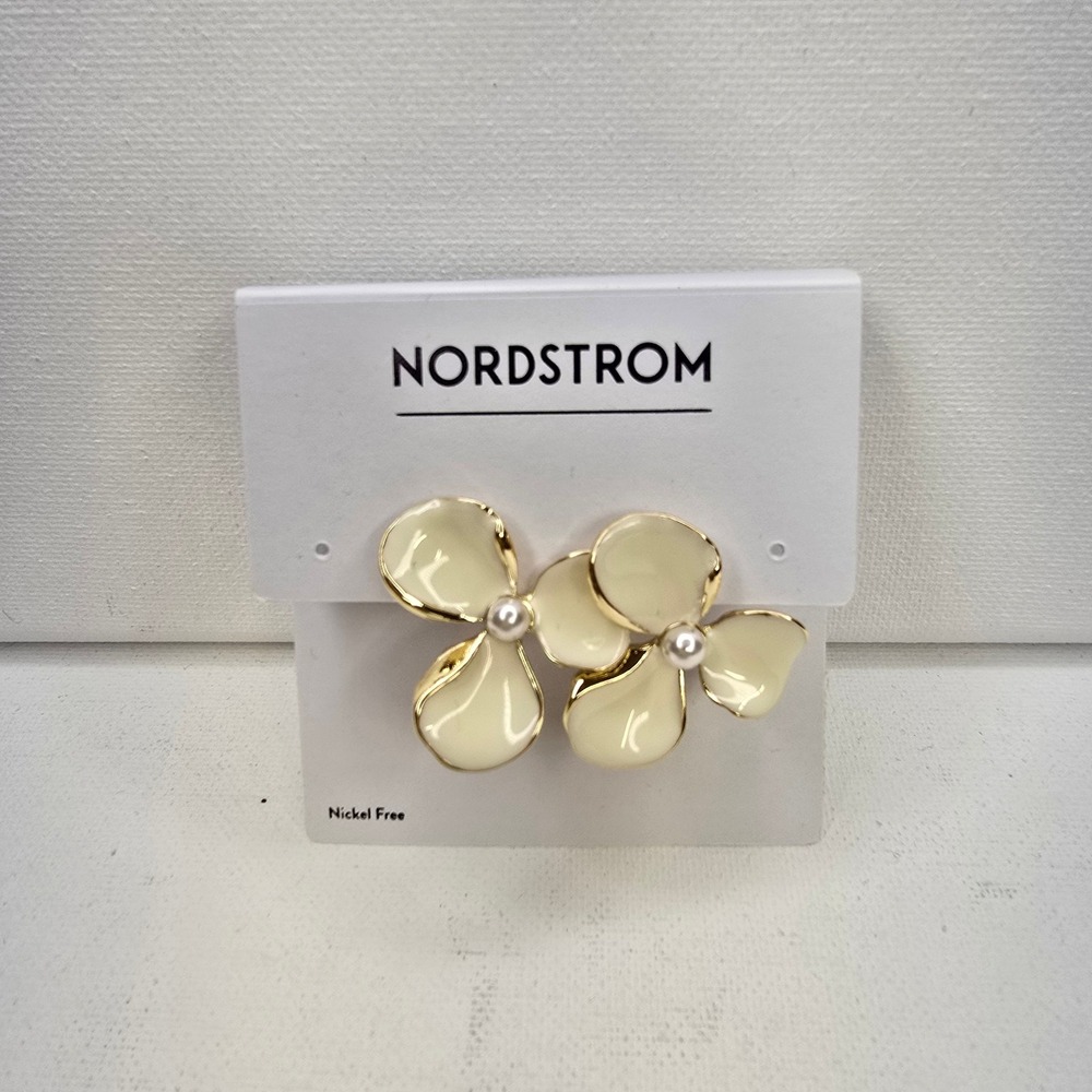 NWT Nordstrom Gold Flower Faux Pearl Center Stud Earrings Womens Jewelry